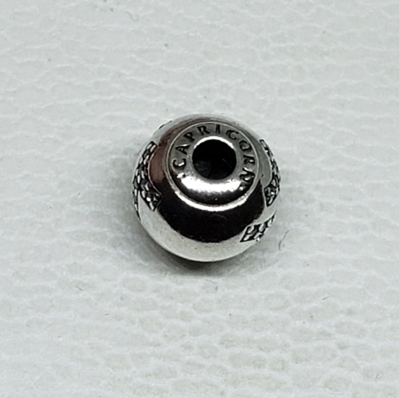 Pandora Essence Zodiac Charm - Picture 2 of 3